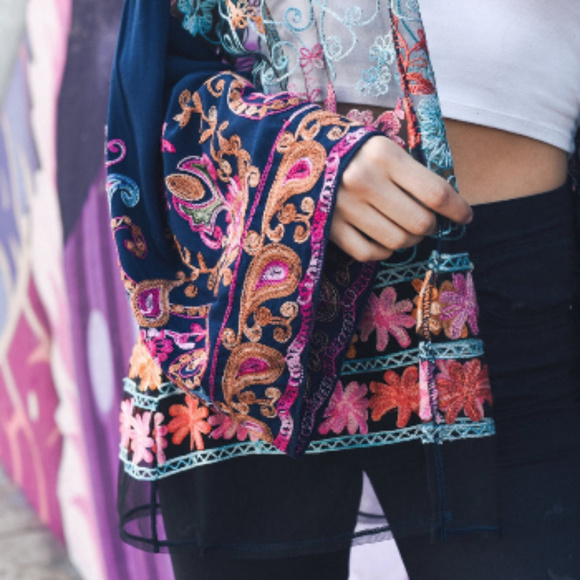 Embroidered Floral Paisley Mesh Kimono - Picture 4 of 6